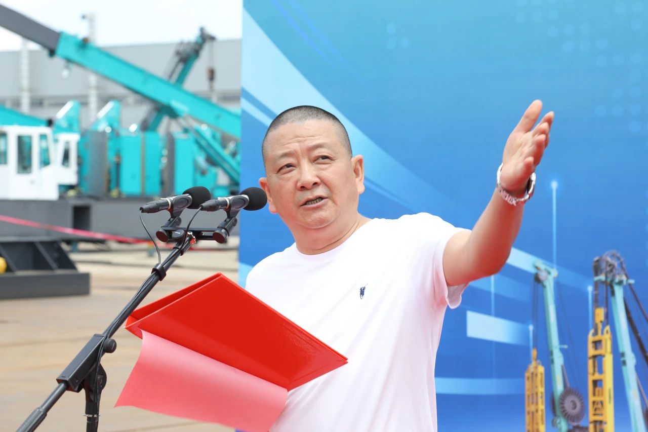 “破纪录王者”再出征！冰球突破智能SWDM800旋挖钻机成功交机