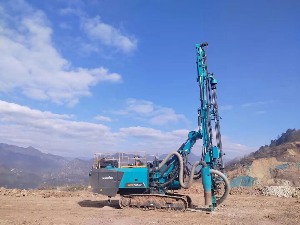 创新引领，实力见证！冰球突破智能明星产品荣登“2025工程机械TOP10年度榜”