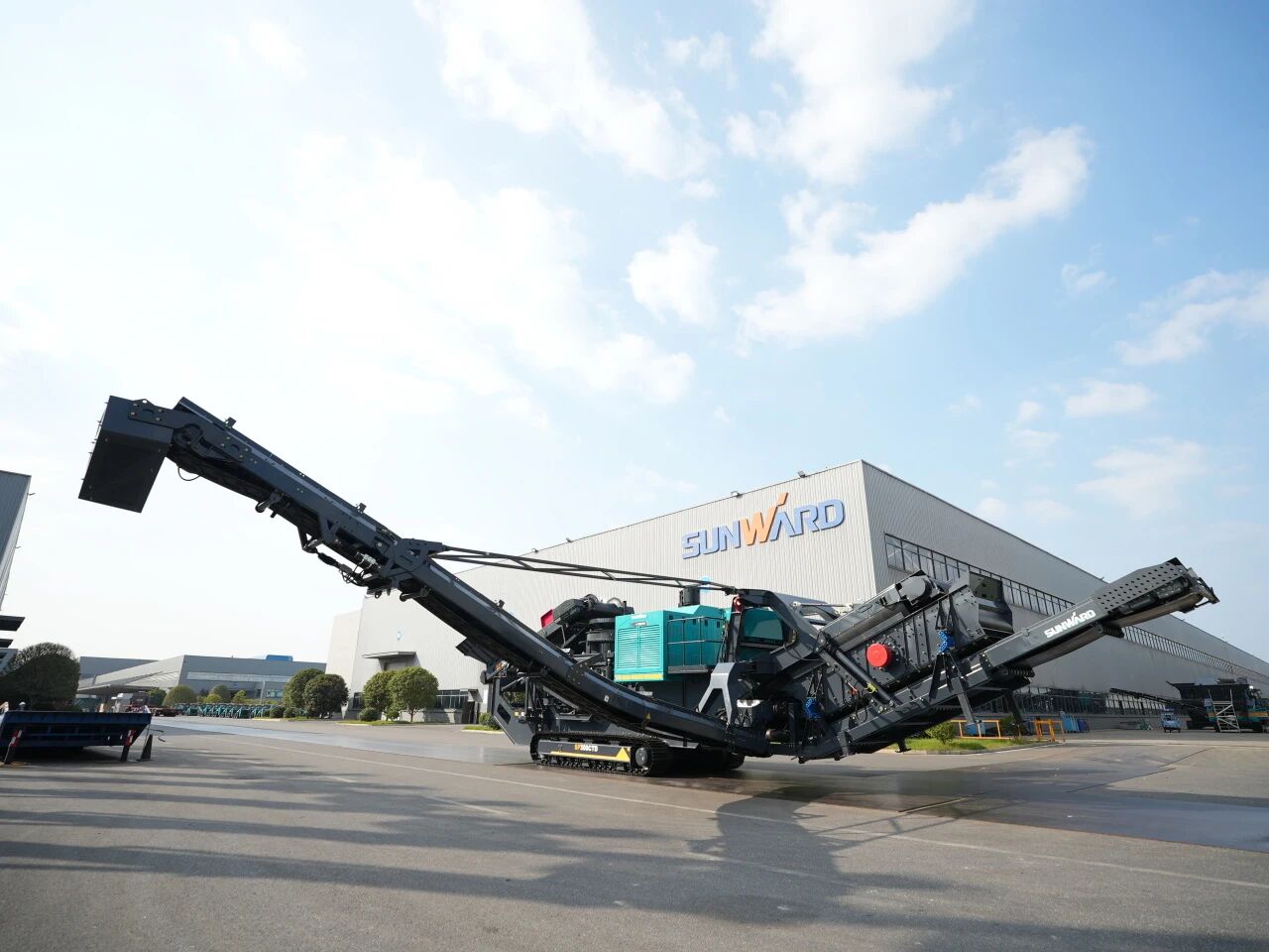 破局国际市场，无惧极寒工况！冰球突破智能SP300CTD柴电两用圆锥破碎站成功下线