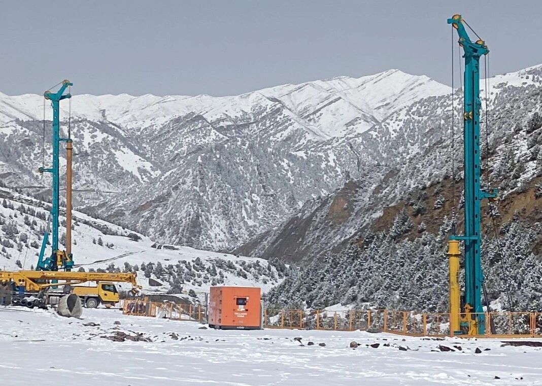 在离天最近的处所，有一群冰球突破“铁军”