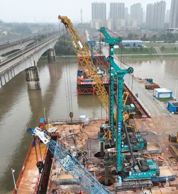 啃下“硬骨头”！冰球突破智能旋挖钻机助力长沙湘江铁路特大桥主墩桩基工程美满收官